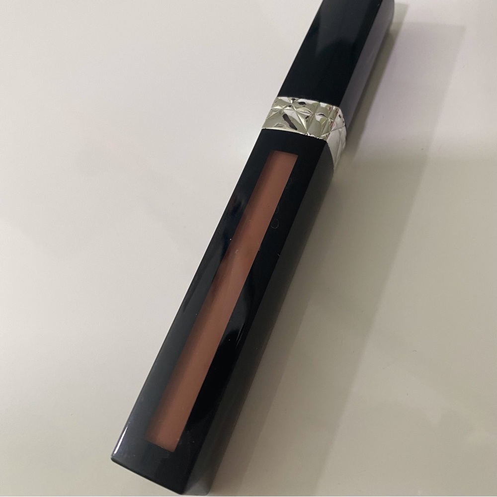 Christian Dior Rouge Dior Liquid Lip Stain Matte 221 Chic Matte.
